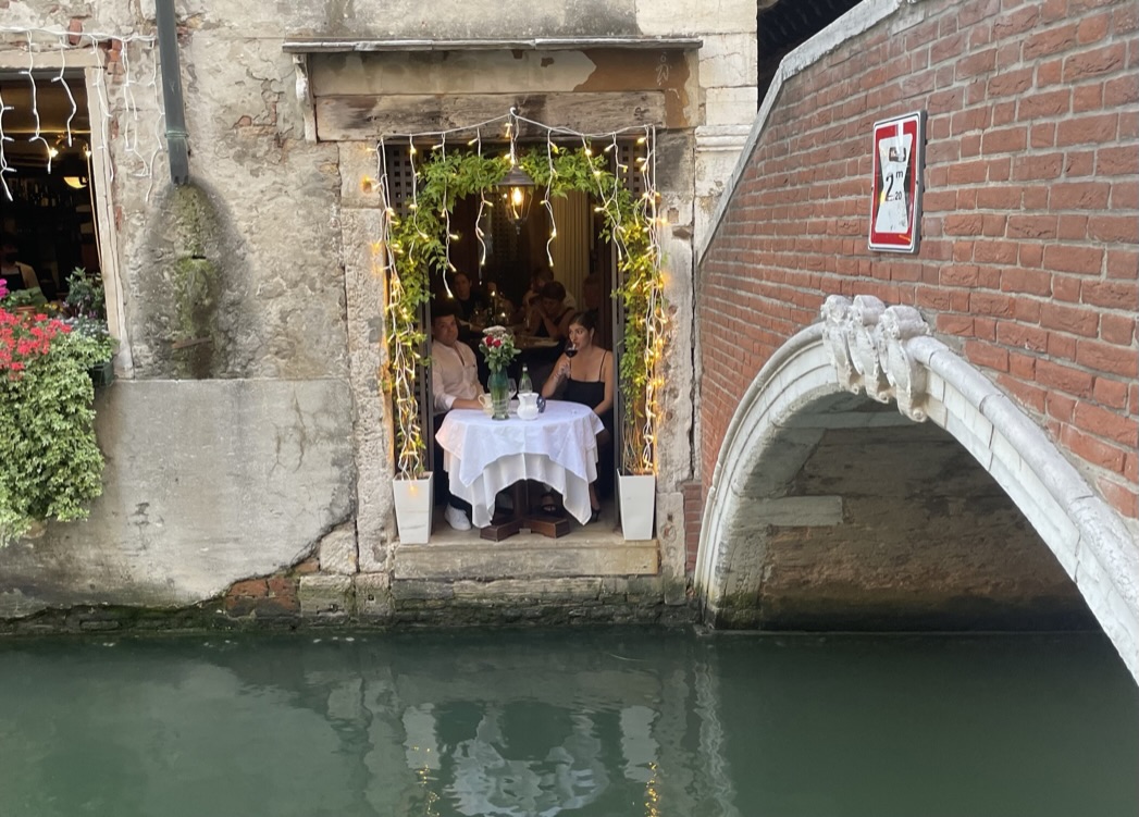 dinner on the venice canal
